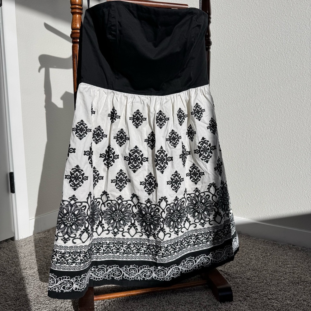 White House Black Market Strapless Embroidered Fit & Flare Party Dress Size 12